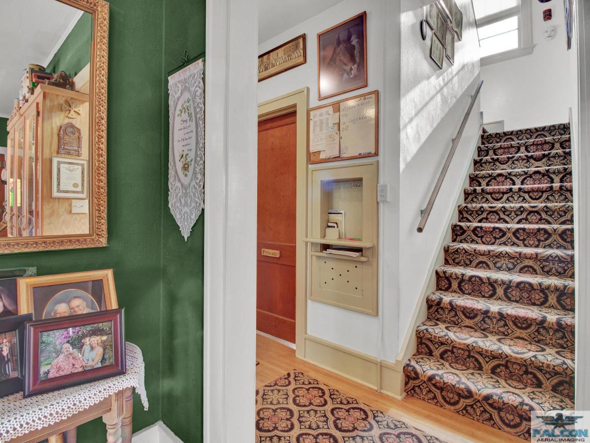 Robins Nest Bed & Breakfast Коди Экстерьер фото