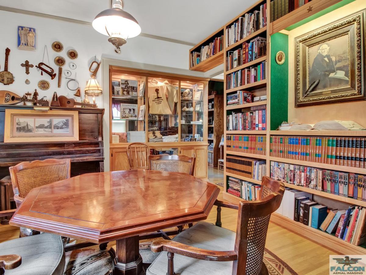 Robins Nest Bed & Breakfast Коди Экстерьер фото