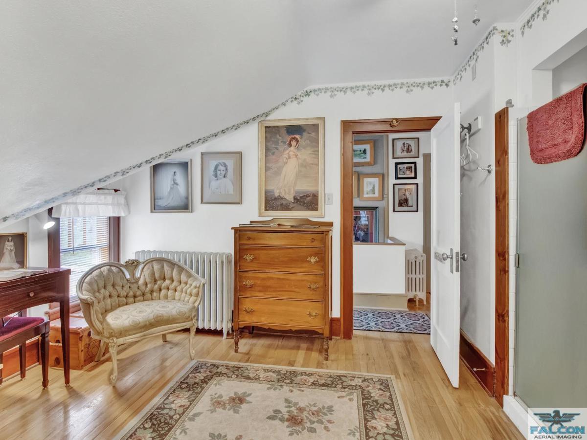 Robins Nest Bed & Breakfast Коди Экстерьер фото