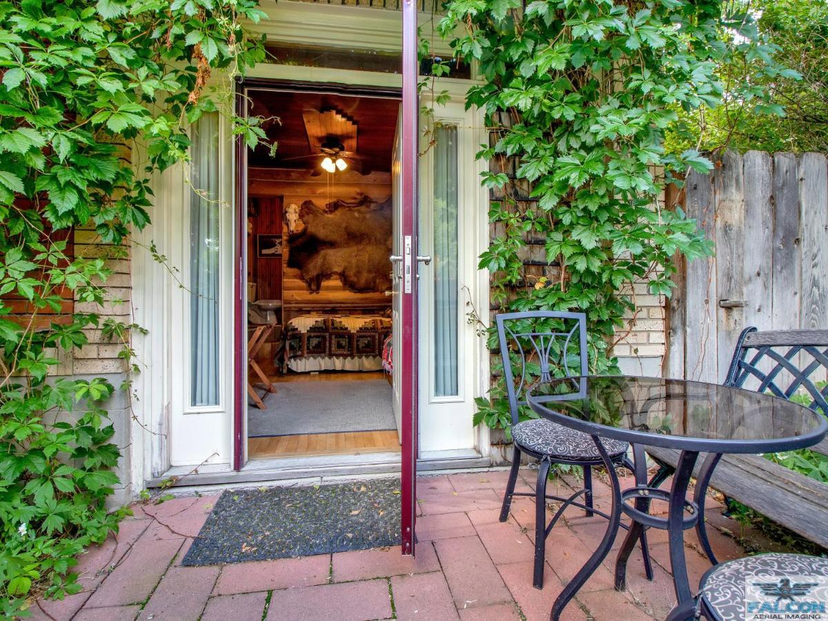 Robins Nest Bed & Breakfast Коди Экстерьер фото