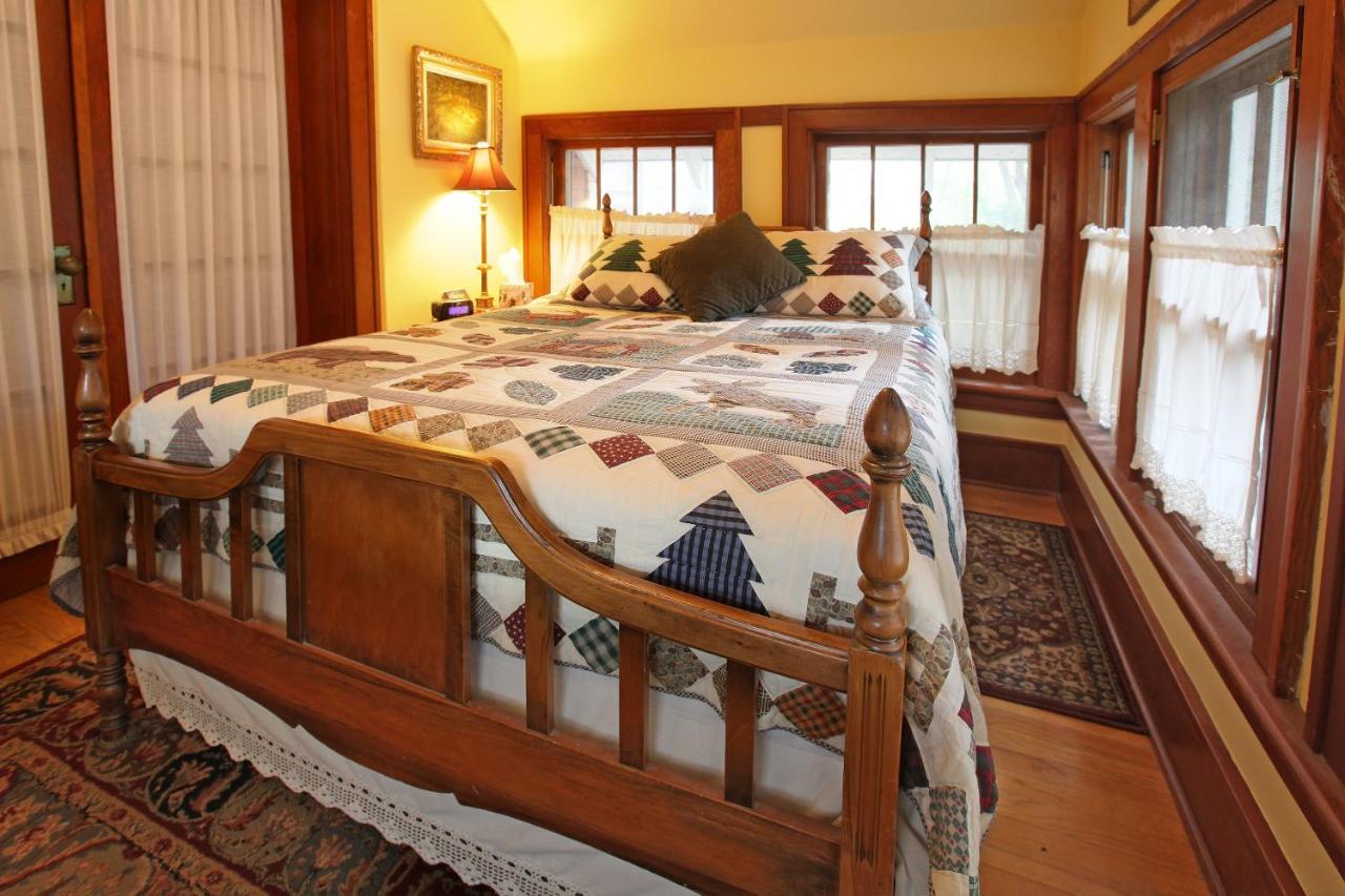 Robins Nest Bed & Breakfast Коди Экстерьер фото